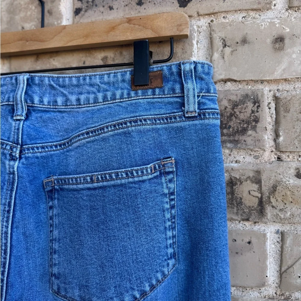 PAIGE Noella Classic Blue Jeans size 32